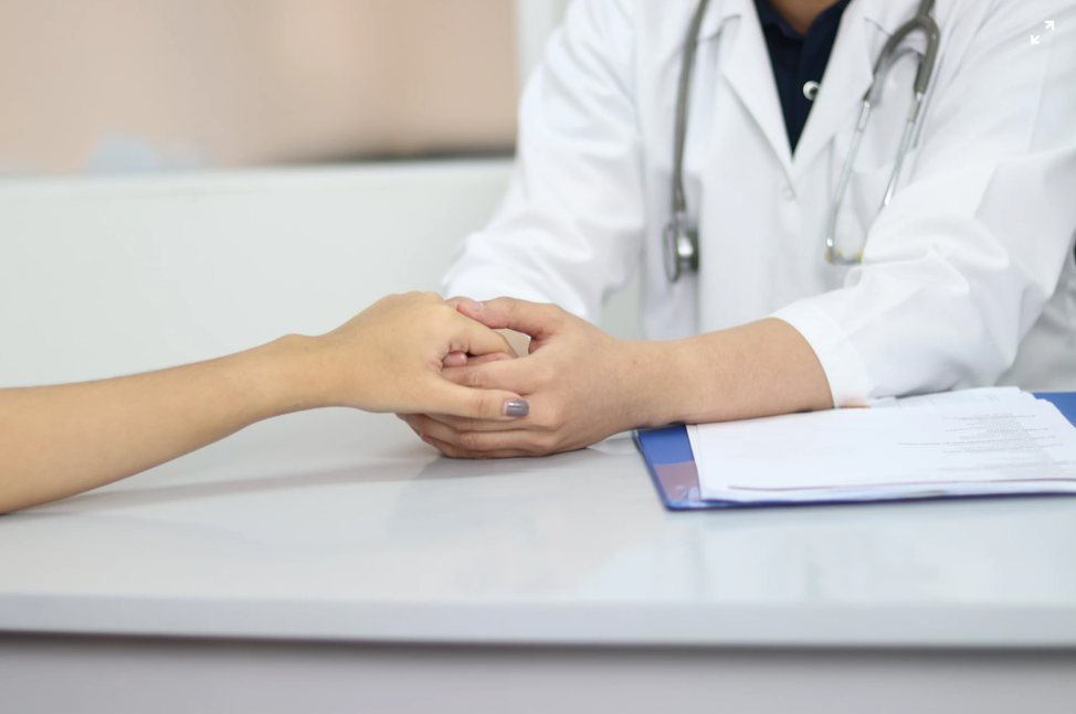 pros and cons of working with a healthcare recruitment agency that's right for you