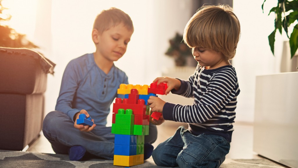 cognitive-function-kids-playing-toys